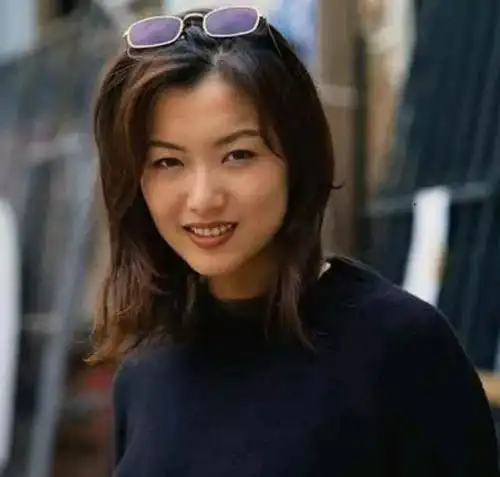 郑秀文越来越瘦,年轻时肉肉的好美,现在坚持健身很健康!