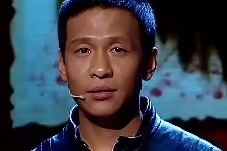 宋小宝:成名后抛弃发妻,转身娶小8岁女粉丝,他如今怎样了_父母_生活