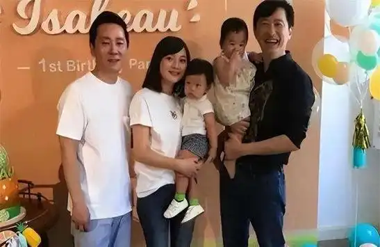 不知不觉63岁的庾澄庆已再婚8年,第二任妻子也为他生了一男一女