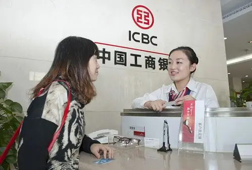 工行大堂经理热忱服务-全国金融系统纪念中国改革开放40周年(平安银行