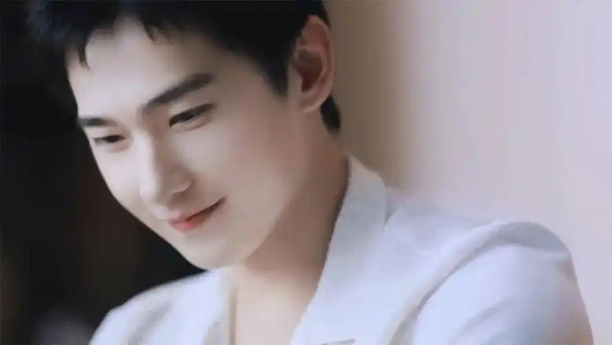 来来来快来感受一下,杨洋治愈系的笑容,微微一笑整个世界都明亮了