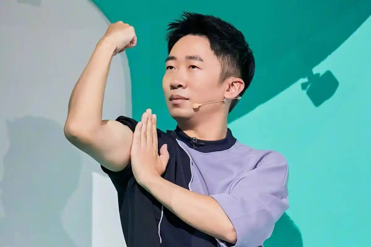 杨迪自爆感情经历,称自己曾经为了爱情吃垃圾,网友表示难以理解