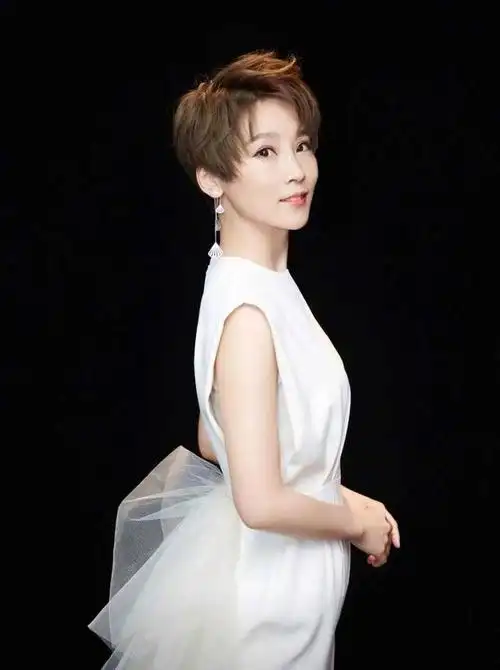 谢楠个人资料图片,吴京老婆谢楠个人资料介绍(谢楠性感写真照来了)