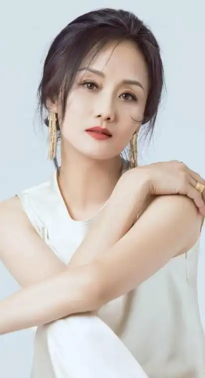 贵妇专业户李颖自带贵气戏路受限出道27年56岁风采依旧