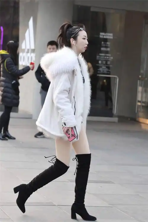 搭配出早春的效果,她们有自己的穿搭技巧|过膝靴|长靴|靴筒_新浪新闻