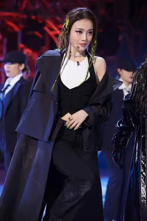 容祖儿乘风破浪惊喜返场粤语开唱信自己舞台魅力满分