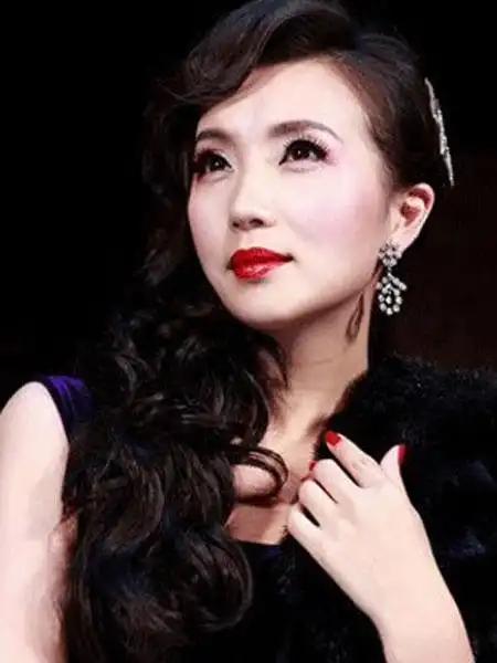 曾经的万人迷陈好如今担任中戏考官,美貌依旧不输任何小花旦!