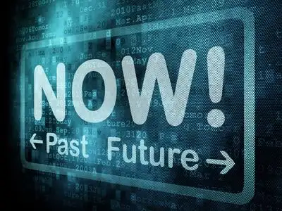 现在的顺序时间轴概念: pixeled 词过去现在未来数字屏幕上照片