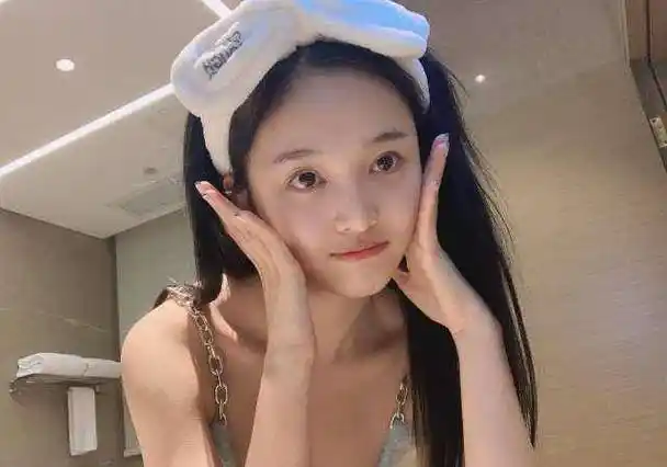 最近,吴宣仪所在的组合,火箭少女101的第二季真人秀已经开播,《横冲直