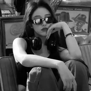 黑白高冷成熟御姐头像图片111张_女生头像_头像屋