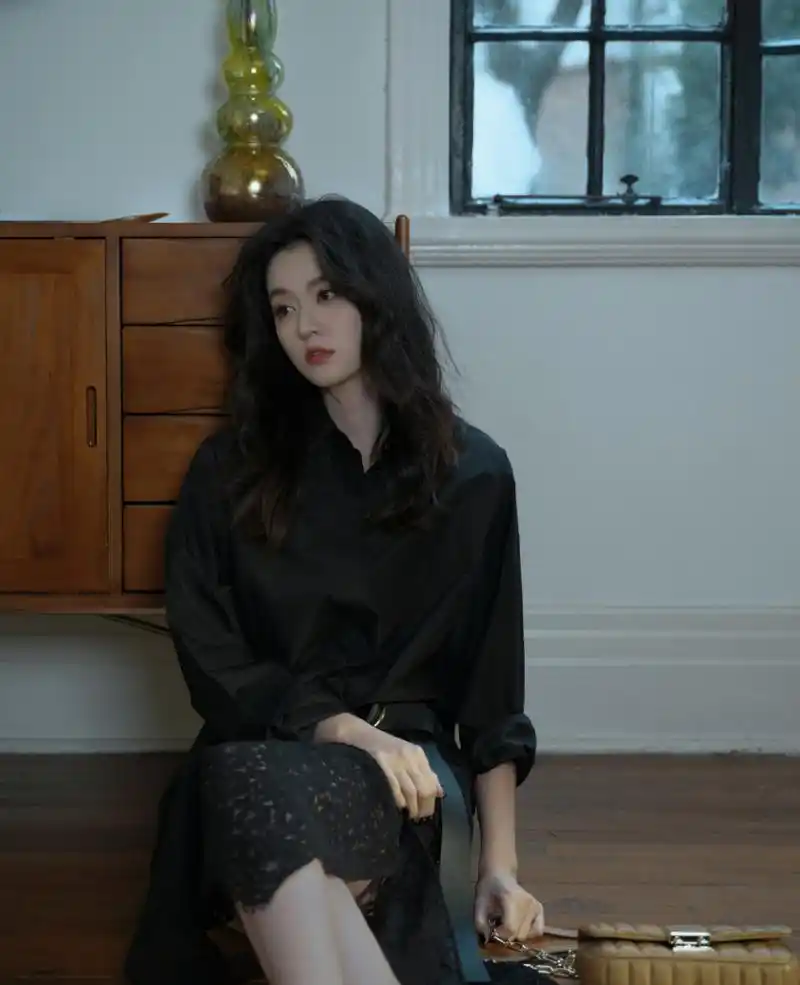 乔欣 黑色一字带高跟凉鞋 [爱你][爱你]