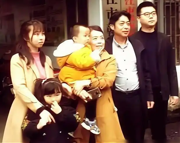 郭威妻子修改个人简介网友们一直以来的疑惑被解开