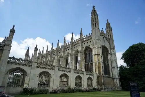 要和中国高校争人才的剑桥大学长什么样子?