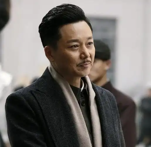 叔圈天菜"的话题,并例举了朱亚文 于和伟 张译 黄轩 王凯 李健 张震