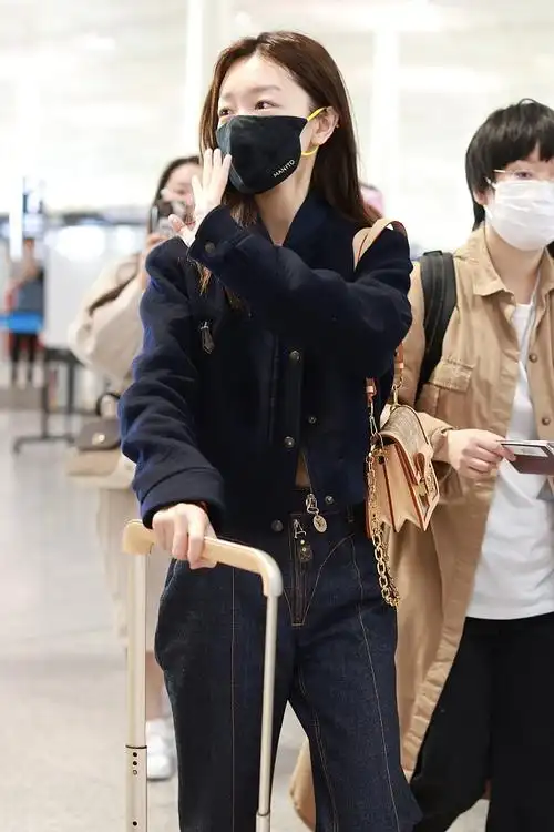 周冬雨机场出发图##戛纳电影节