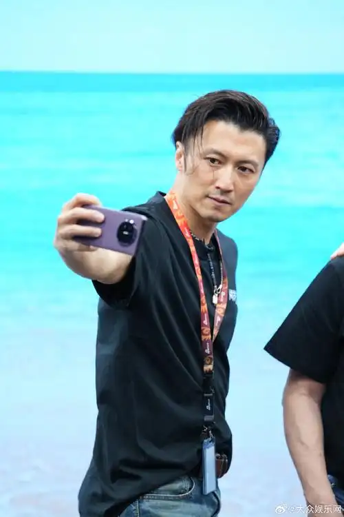 海关战线扫楼打起来了##谢霆锋 救命啊