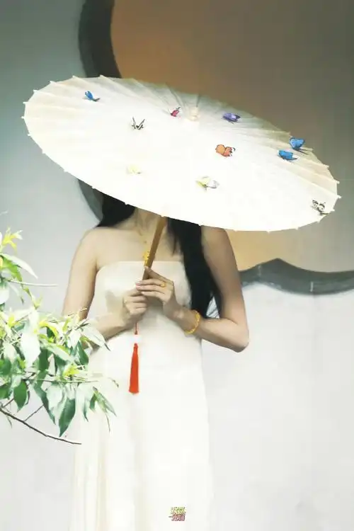 江疏影古风撑伞##江疏影古风撑伞回眸