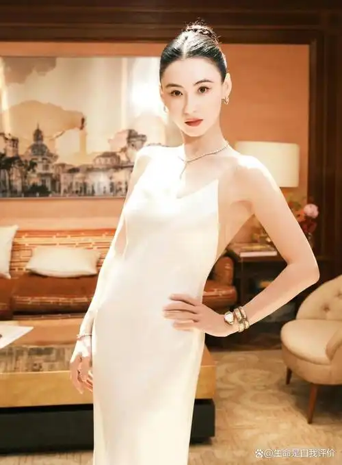 张柏芝是中国电影界的杰出明星之一,以其性感迷人的形象而备受关注.