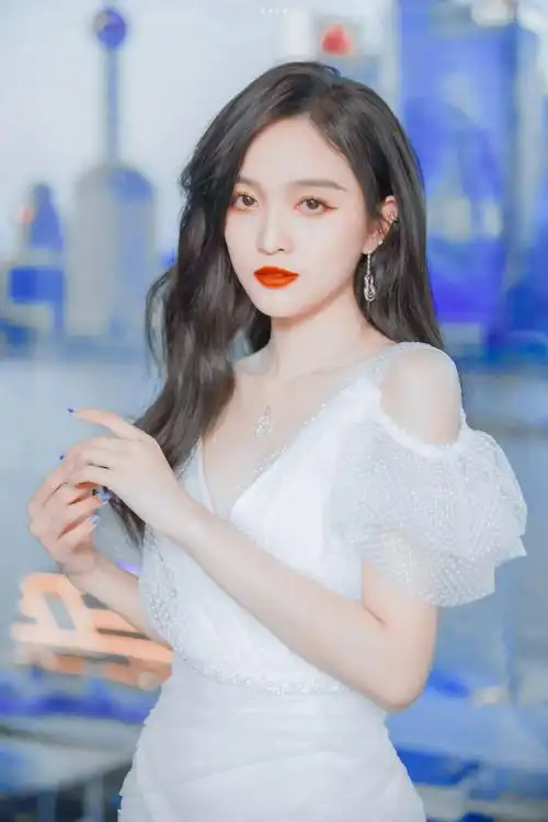 【吴宣仪美图】【吴宣仪凳子舞】【吴宣仪杂志】【.