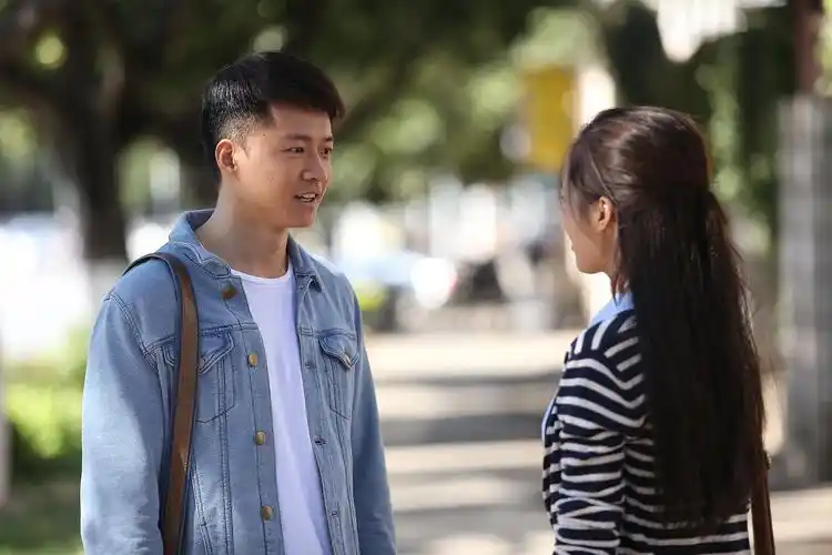 拥抱星星的月亮