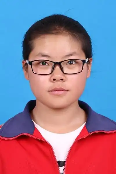 女,汉族,2001年2月出生,共青团员,内蒙古自治区托克托县第三中学学生