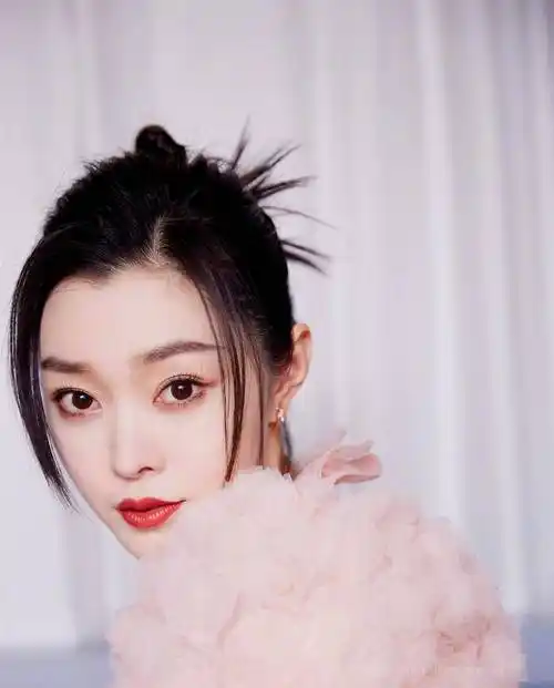 高颜值也难驾驭粉色杨幂胖20斤,刘涛变五五分,刘嘉玲扮嫩失败_女明星