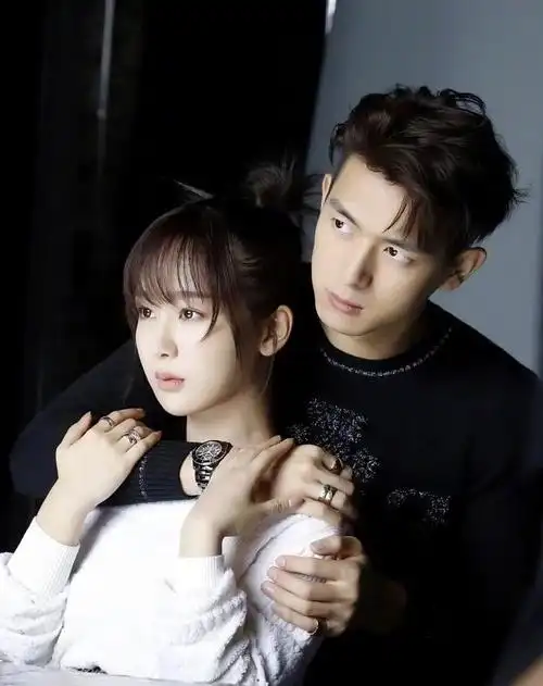 李现杨紫剧外合体太甜蜜,像极了霸道总裁虏获了单纯少女!