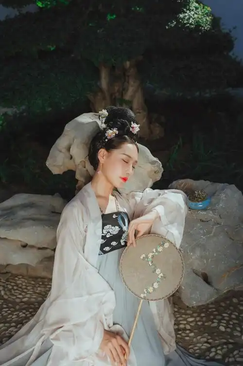 睡美人翩翩起舞古装女子摄影(2)- 中国风