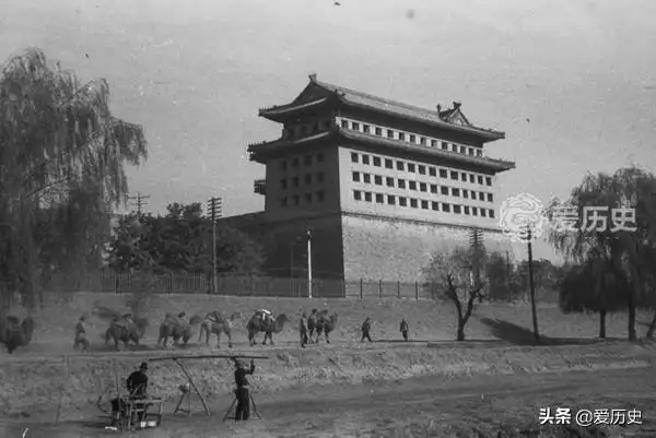 老照片老舍魂牵梦系的北京城闭上眼想起的比睁眼看到的更亲切