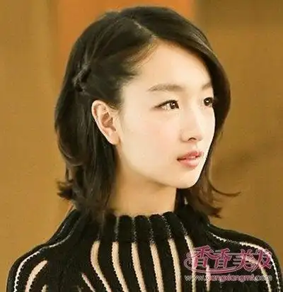 偏分中短发扎发发型周冬雨的中短发扎发发型有很多,绝对是中短发扎发