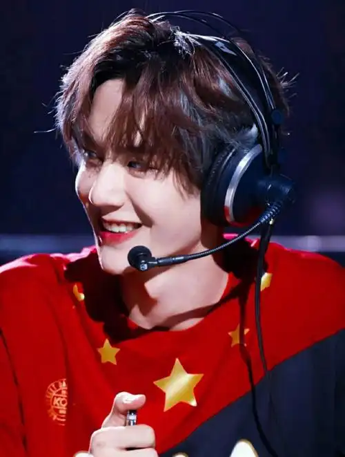 在浪漫的春天里,你们书写着属于自己的诗!#肖战王一博