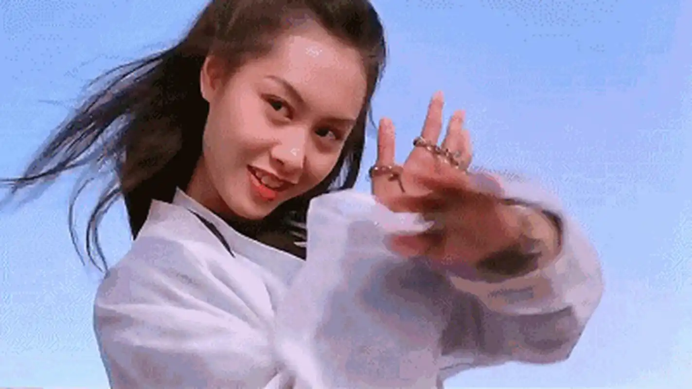 朱茵,再现紫霞仙子经典眨眼,可惜啊, 当时充满爱意的眨眼,如今再难