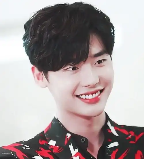 我便溃不成军@李鍾碩李钟硕治愈系笑容了解一下欢迎大家贴出你们收藏