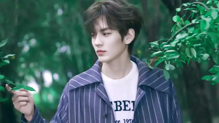 毕雯珺|乐华七子next|饭拍饭修|图源微博见… - 堆糖,美图壁纸兴趣