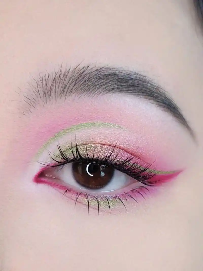 很简单的双色撞色截断眼妆 配色灵感来源于一套明制汉服