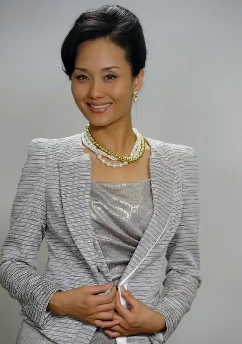 李颖,1966年4月出生于上海市,中国内地女演员,模特,编剧,制片人.