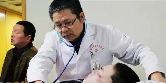 中国第一胖的失控人生:体重530斤,生活不能自理,身患多种疾病