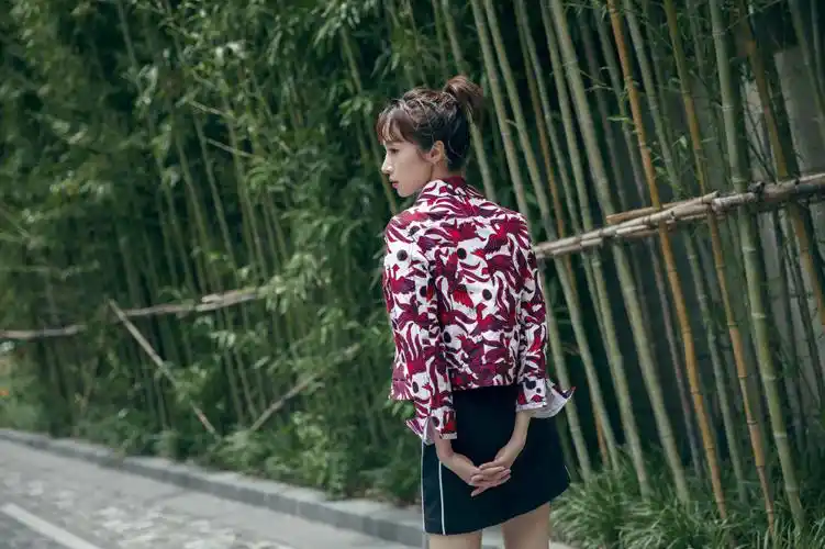 分享一组胡冰卿图片给大家,图中的明星图片壁纸会点缀你的电脑桌面