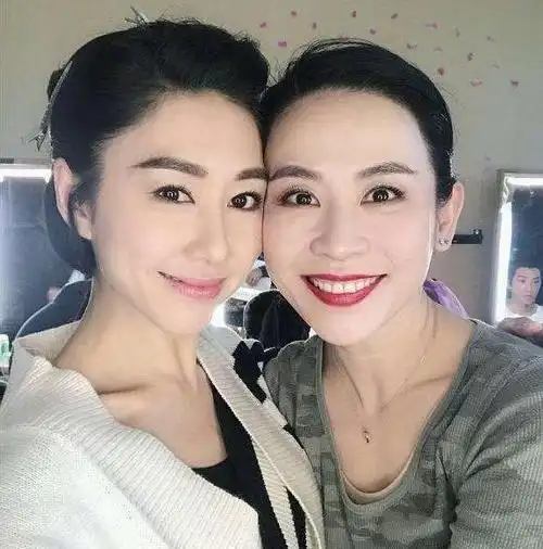 还有一类就是保持身材美貌和活力,继续在影视圈战斗,佘诗曼和宣萱就是