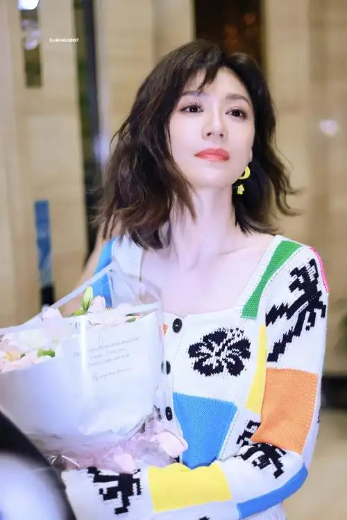 96@贾静雯比昨天的雯雯更漂亮的只有今天的雯雯!