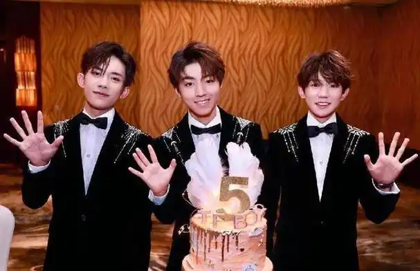 被"双j"接连邀请,24岁的王俊凯,终于证明自己的"江湖地位"|王源