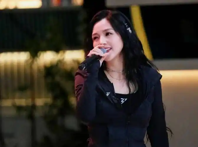 从星座看,何洁和尚雯婕为何如此不同频?