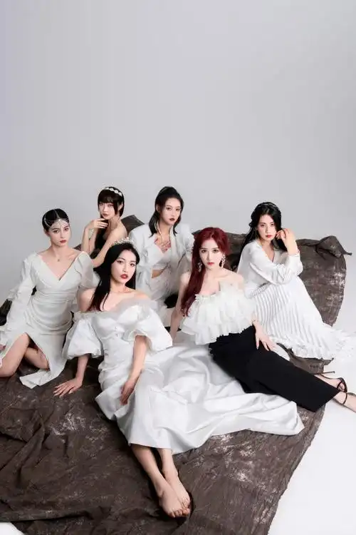 弎弄sannong女团成团一周年独家封面正式发布_中国网