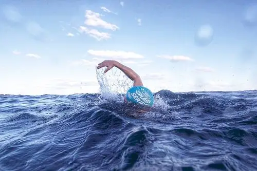 悉尼湾二点五公里海泳—抗击疫情最好的方法!