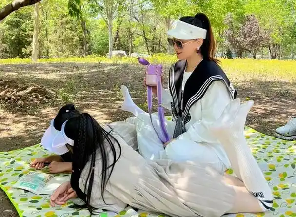 12次登上春晚6次献唱奥运嫁给院士邓中翰的谭晶怎样了