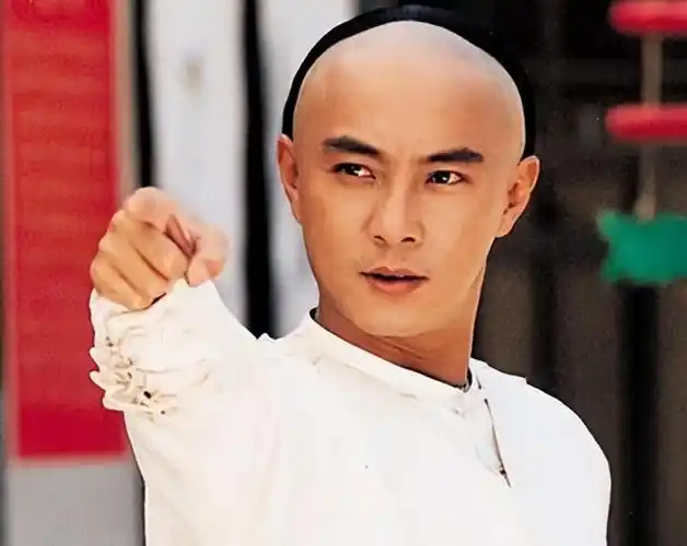 盘点过气艺人的残酷真相,在58岁的张卫健身上展现得淋漓尽致!