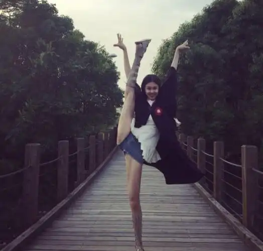 盘点:那些最会劈叉的女大学生(图)