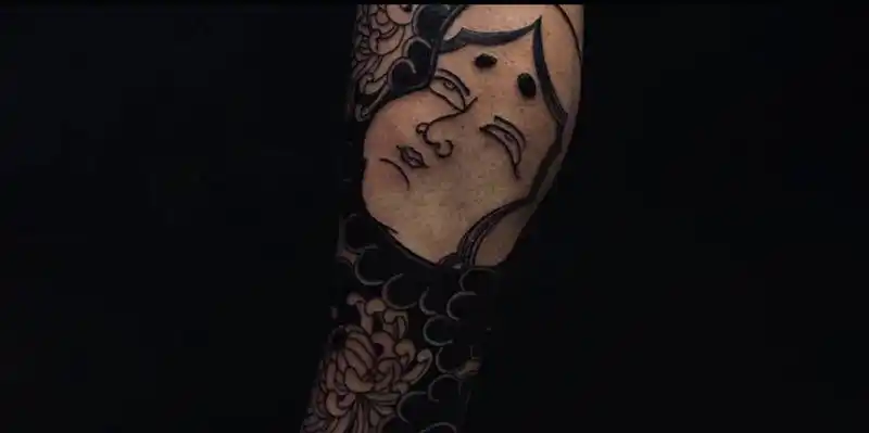 阿多福纹身图片腿部老传统纹身图案