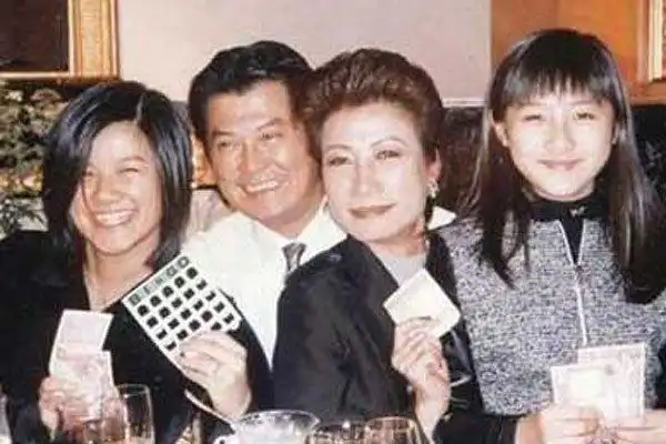 邓光荣个人感情经历简介邓光荣是蓝洁瑛事件的大佬之一吗