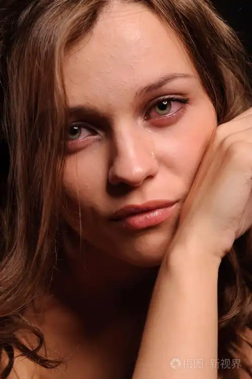 悲伤的女人照片-正版商用图片05df8i-摄图新视界